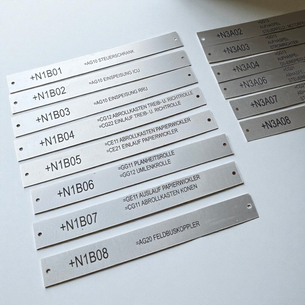 Aluminijska natpisna pločica s laserskim graviranjem – Hintech Pula